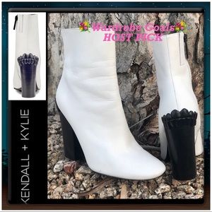 HP🌺KENDALL + KYLIE Leather “Haedyn” Ankle Bootie